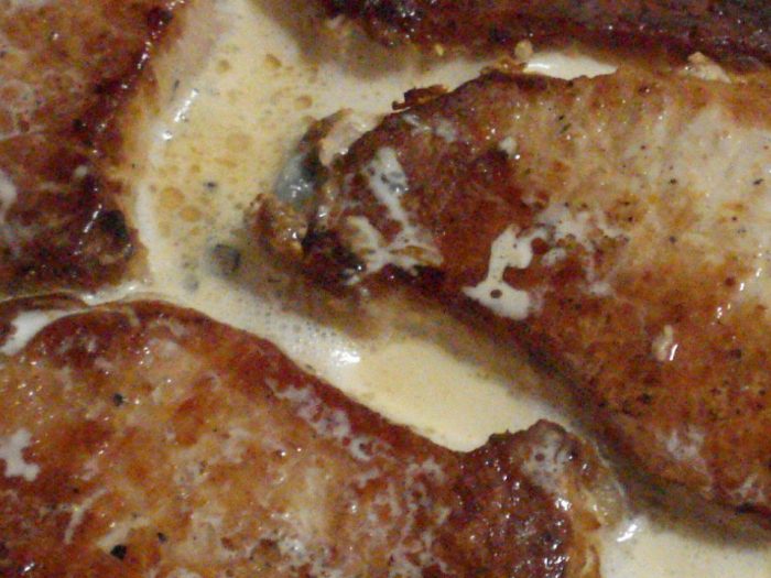 Pork ribs with Roquefort cheese