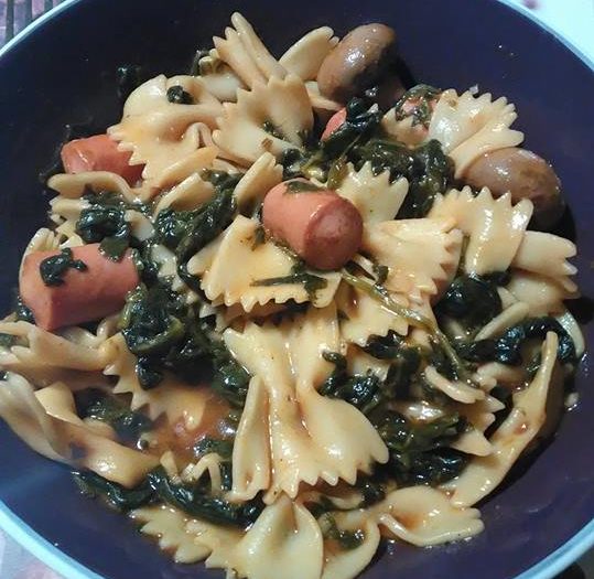 Pasta with Strasbourg sausages and spinach