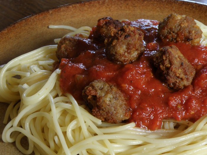 Pasta with bolognese meatball in a simple way