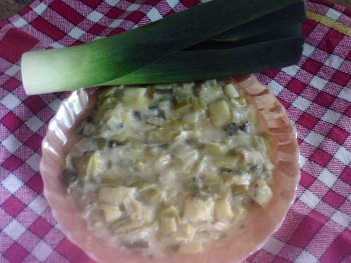 Leek with mustard and cream