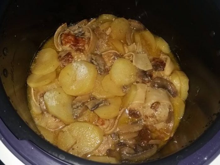 Meat rolls, potatoes and mushrooms