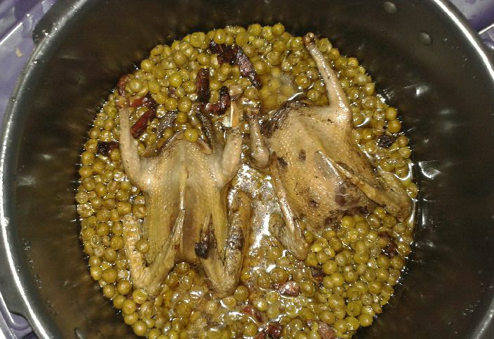 Pigeon and small peas