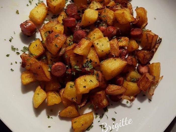 Fried potatoes with Strasbourg sausages and onions from Bibi kitchen