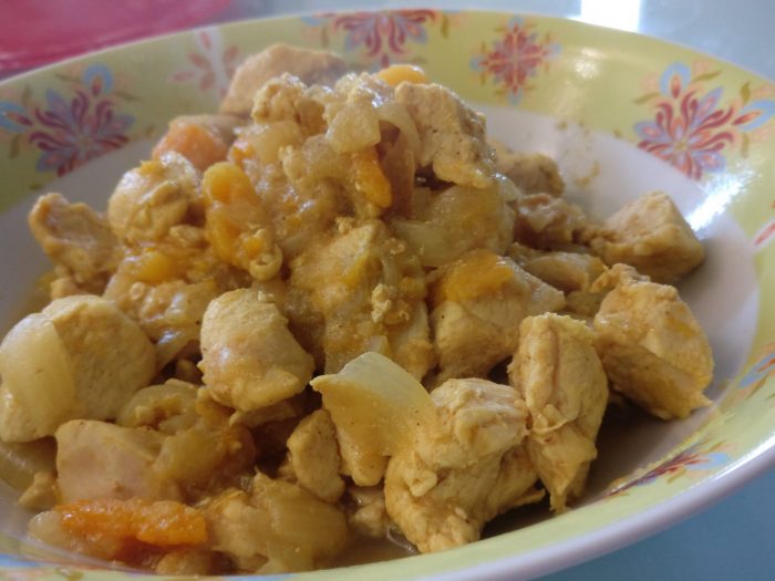 Chicken with dry apricot