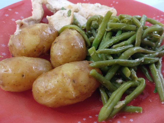 Chicken with small potatoes and green beans