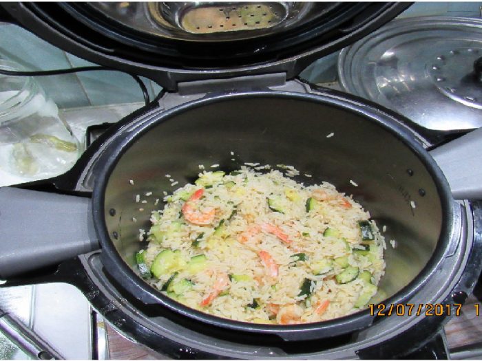 Rice with zucchinis and shrimps