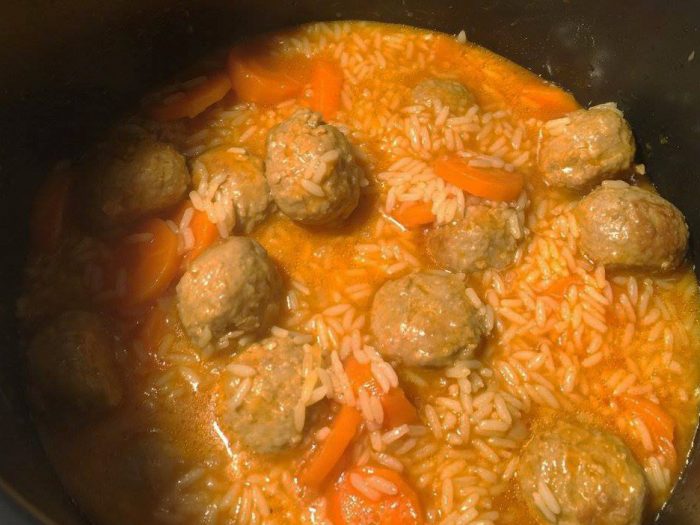 Rice with meatballs