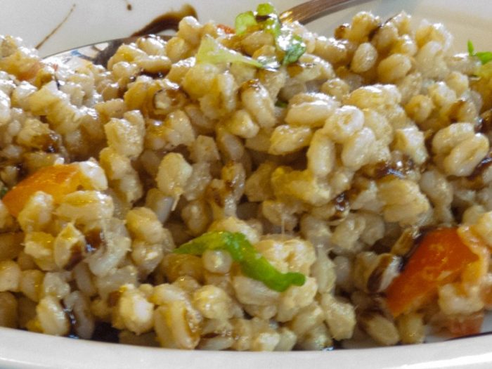 Spelt salad with cherries tomatoes