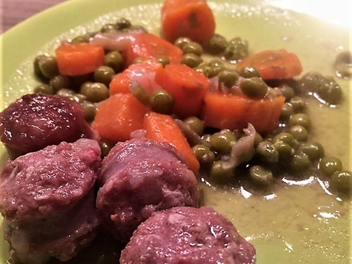 Toulouse sausages with peas and carrots from Elodie