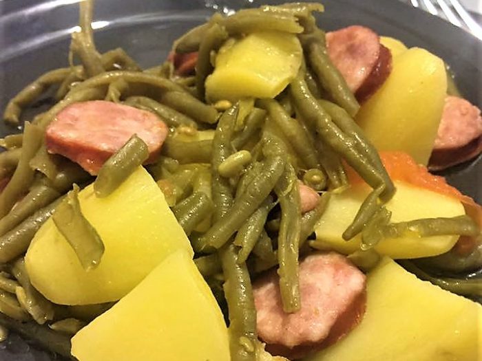 Smoke sausages with green beans and potatoes from Elodie