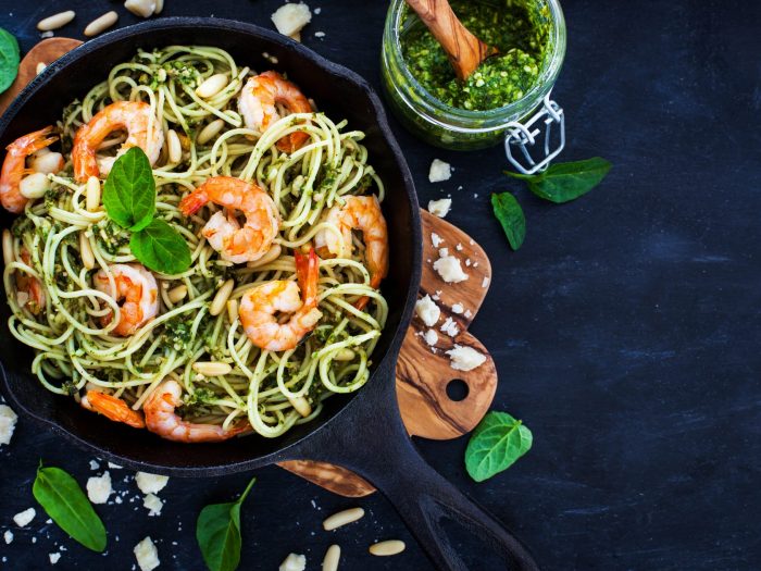 Spaghetti with shrimps and pesto sauce