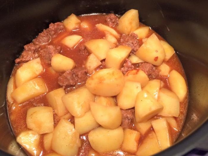 Ground steak with potatoes