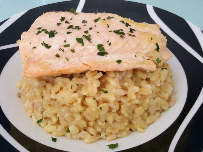 Salmon with precooked wheat (Ebly) and cream